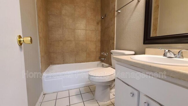 Building Photo - 1036 W Hendrix St