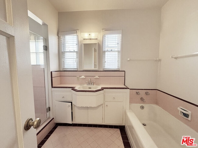 Building Photo - 13054 Hartsook St