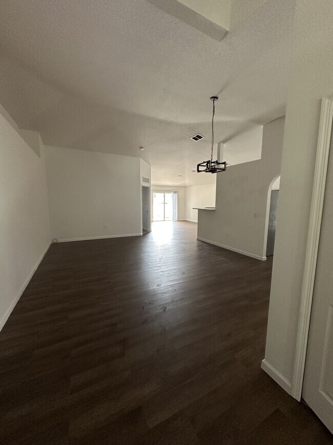 Building Photo - 703 Flagstone St