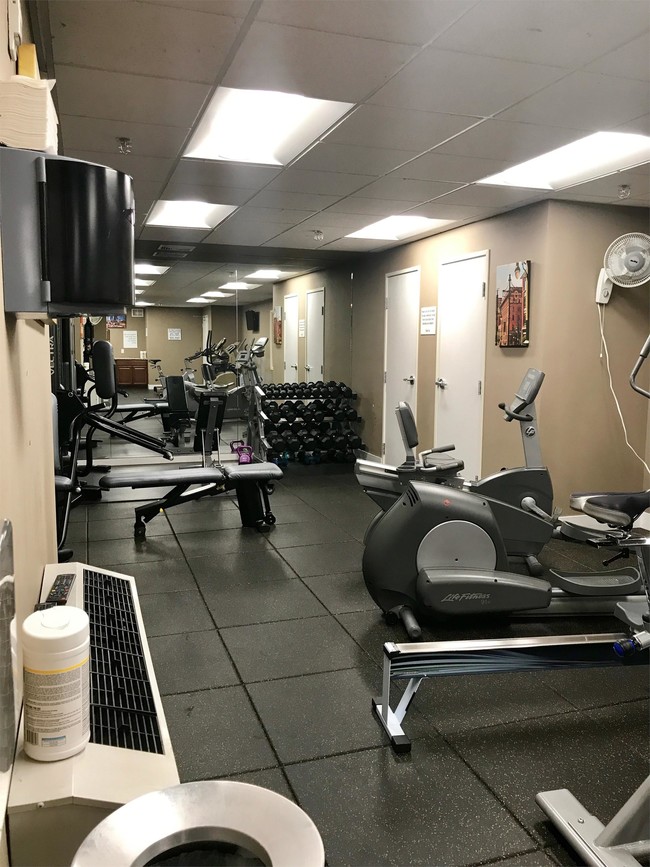 Building Photo - 1975 Grant St