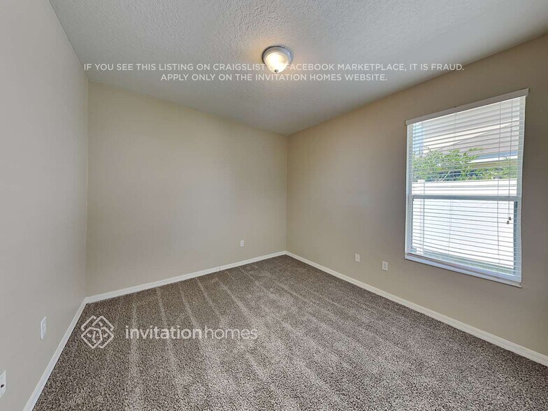 Building Photo - 12423 25th Ct E