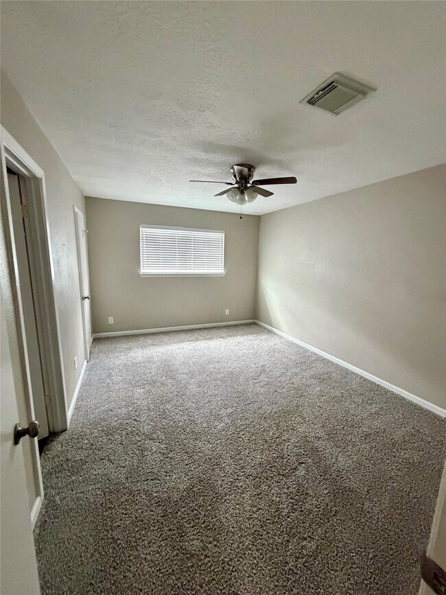 Building Photo - 11525 Beechnut St