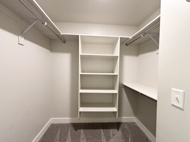 Building Photo - 3742 W Canyon Falls Dr