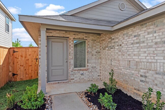 Building Photo - 1525 San Sebastien Dr