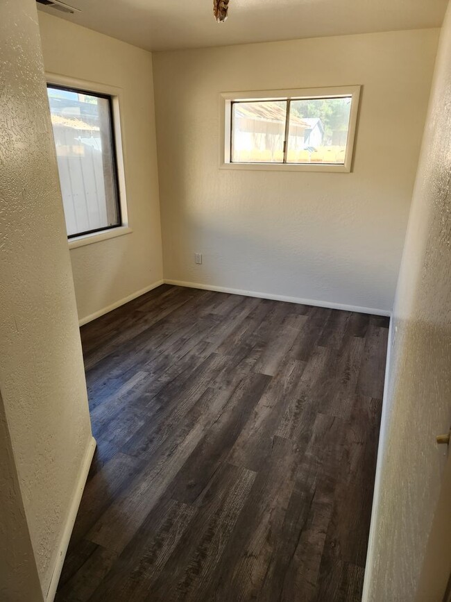 Building Photo - COMING SOON! 3-Bed 2-Bath Home in Sunnyside