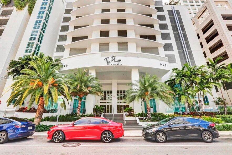 Building Entrance - 950 Brickell Bay Dr