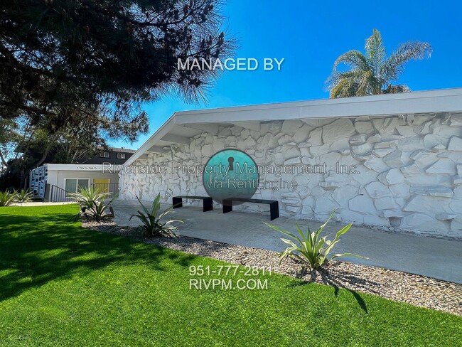 Interior Photo - Rock Ridge