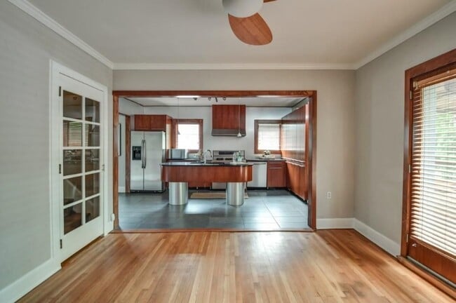 Building Photo - 866 Moreland Ave SE