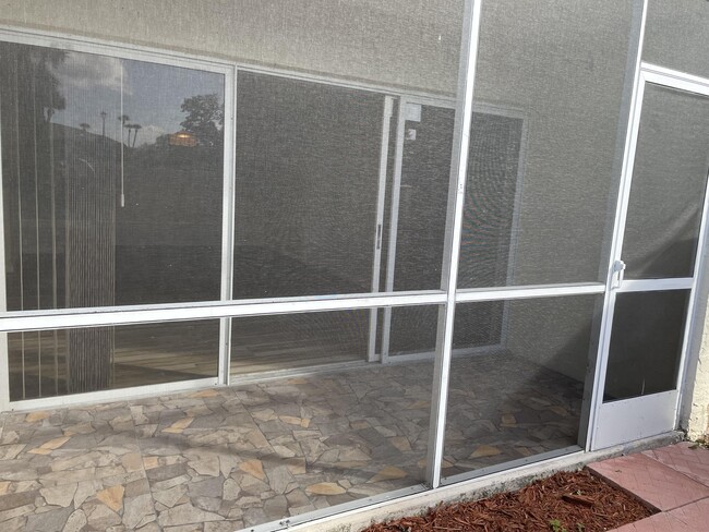 Building Photo - 1520 SE Royal Green Cir