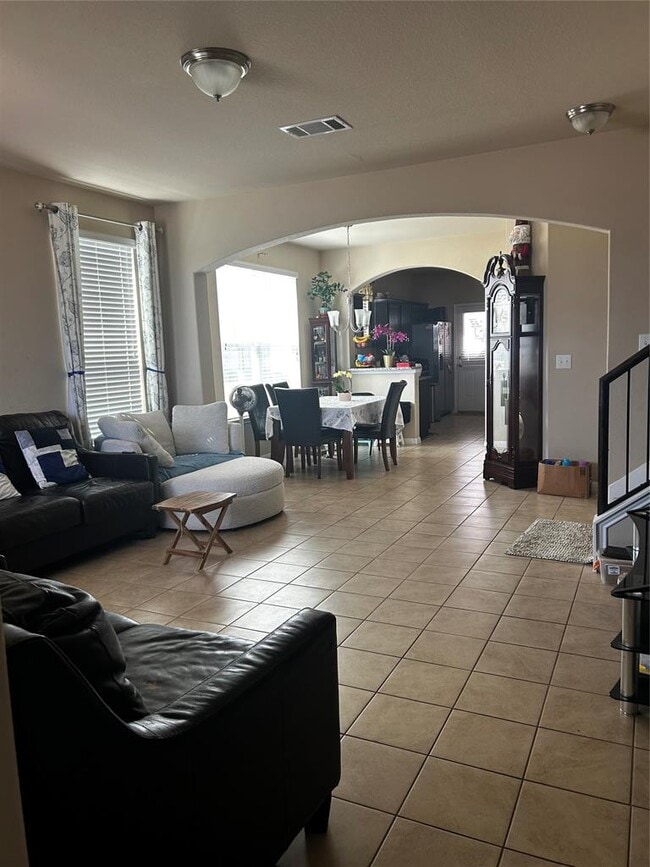 Building Photo - 619 Katmai Cir