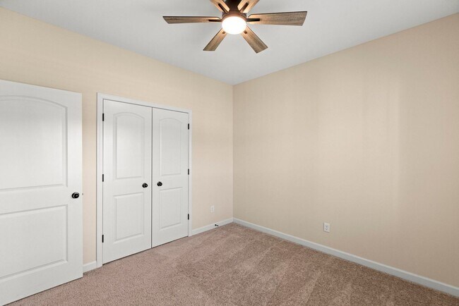 Building Photo - 3 bedroom with bonus room in Holly Ridge is available now!