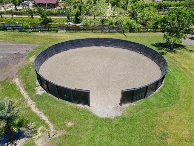 Building Photo - 16175 Deer Path Ln