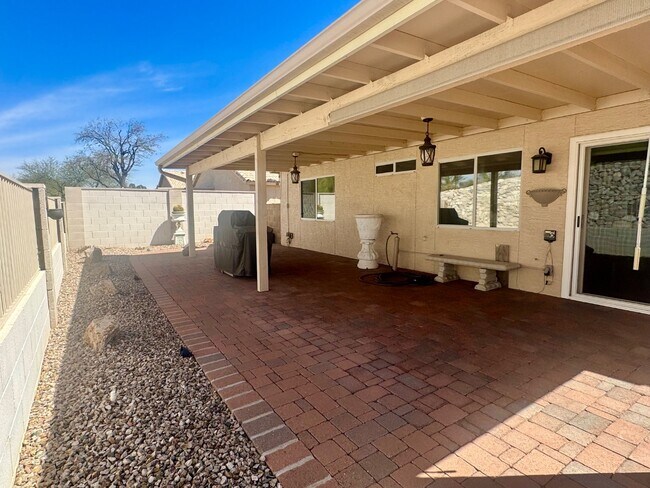 Building Photo - 1980 W Cholla Estate Dr
