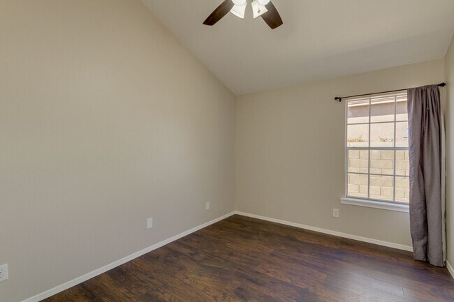 Building Photo - 4314 E Juanita Ave