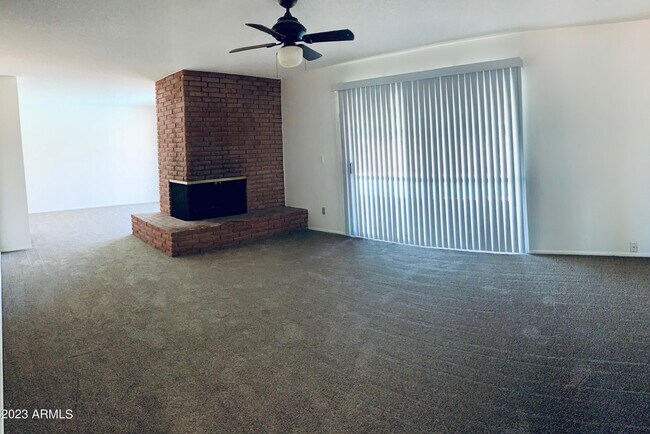 Building Photo - 1004 E Riviera Dr
