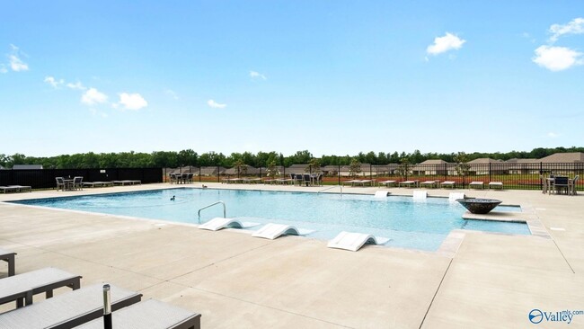Building Photo - 335 Hay Rake Dr