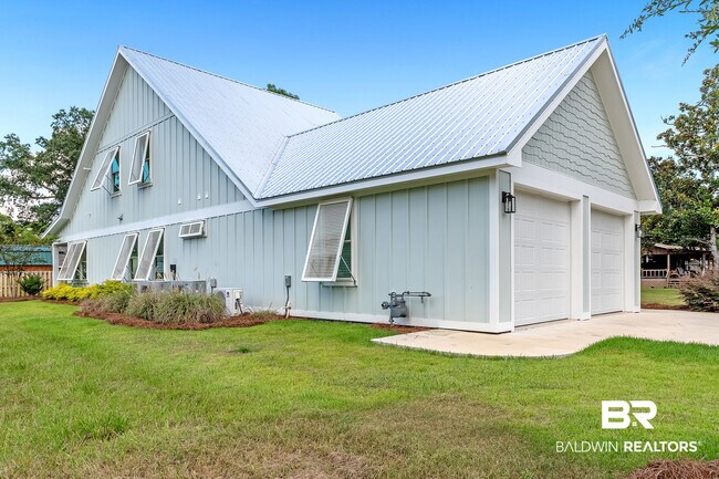 Building Photo - 27085 Park Dr