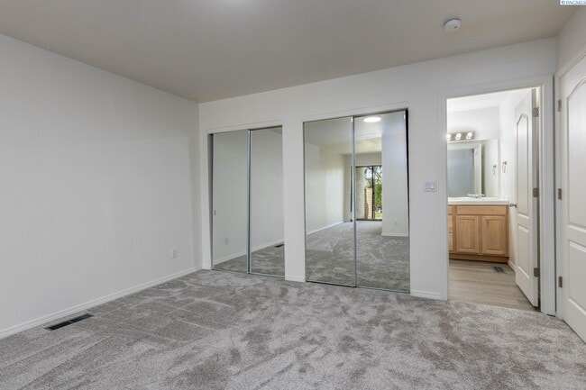 Building Photo - Meadow Springs Condo