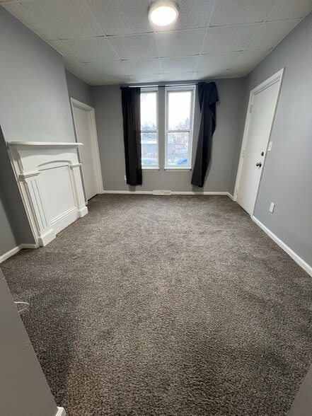 Building Photo - 8 Van Buren St