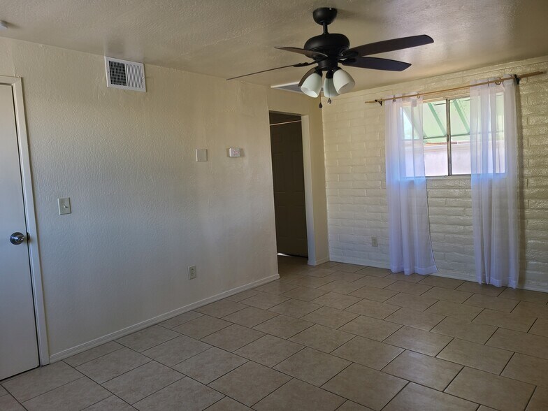 Building Photo - 244 N Westmoreland Ave