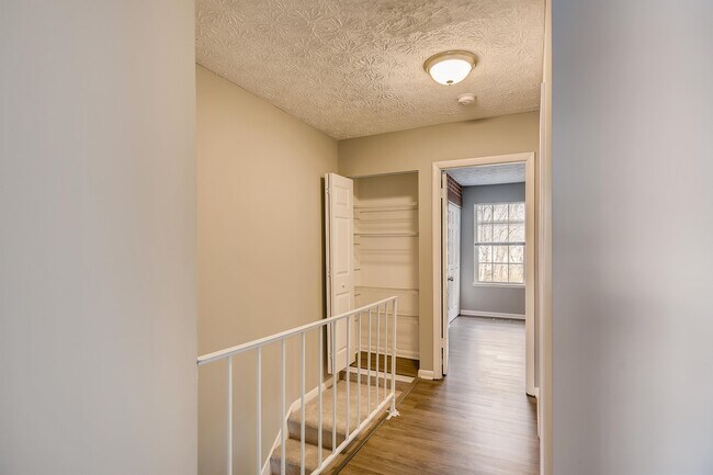 Building Photo - 2842 Beckon Dr