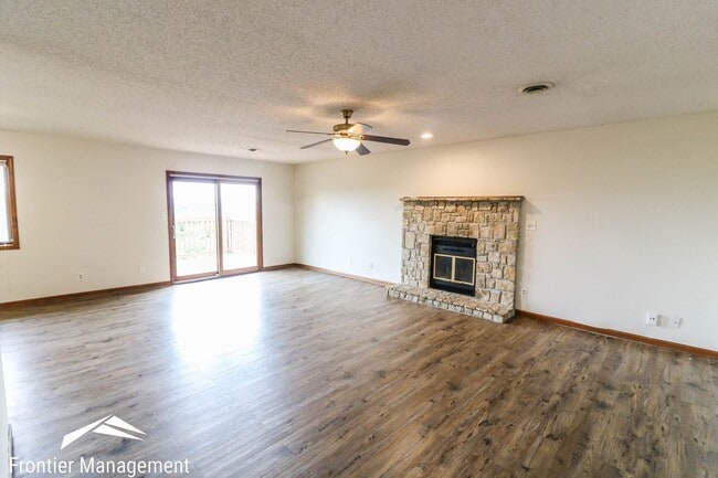 Building Photo - Stunning 2 bedroom duplex in West Manhattan! Large back deck provides beautiful view of Flint Hills!