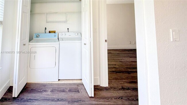 Building Photo - 643 Vista Isles Dr