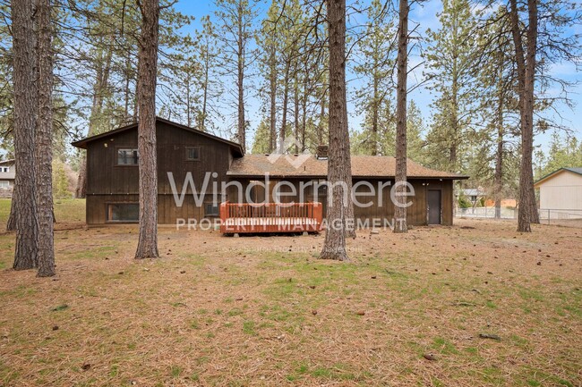 Building Photo - Country Living Multi Level in Ponderosa