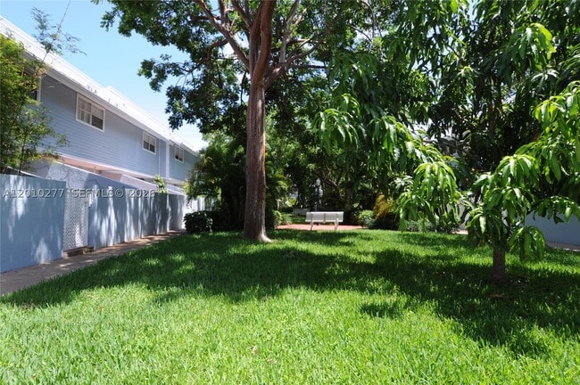 Building Photo - 798 Crandon Blvd