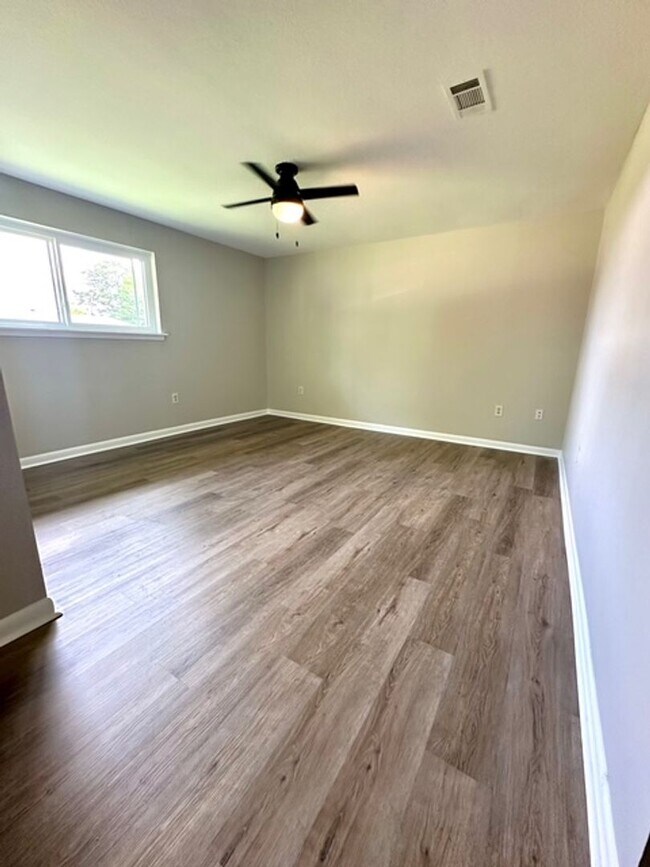 Building Photo - 1005 E Grace St