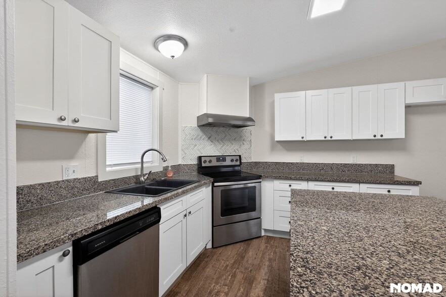 Building Photo - 1325 Bramblewood Ln