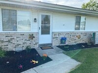 Building Photo - Two Bedroom One Bath Apartment in Grand Rapids