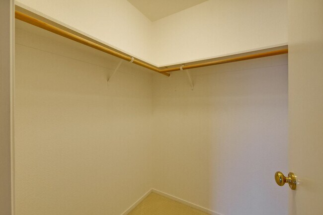Building Photo - Awesome 3 Bedroom  Home Near Rivermark Plaza!