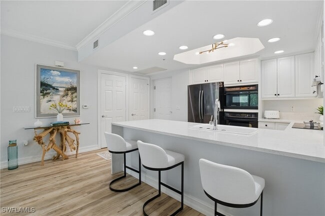 Building Photo - 2728 Tiburon Blvd E