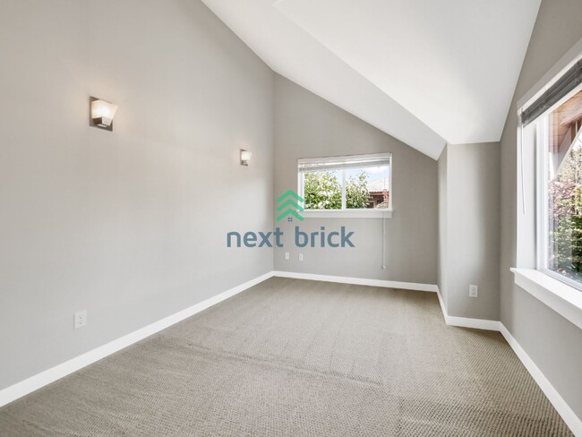 Building Photo - Welcome to this charming 3-bedroom, 2-bathroom home