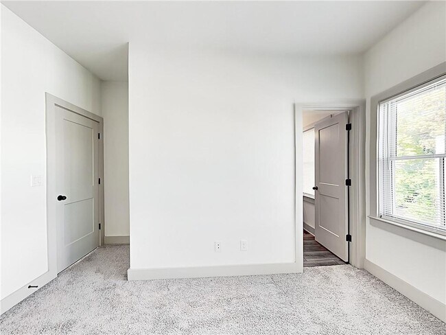 Building Photo - 583 King Arnold St
