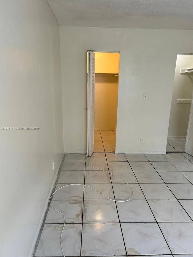 Building Photo - 4780 NW 24th Ct