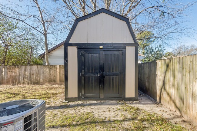 Building Photo - Stunning home in Norfolk!