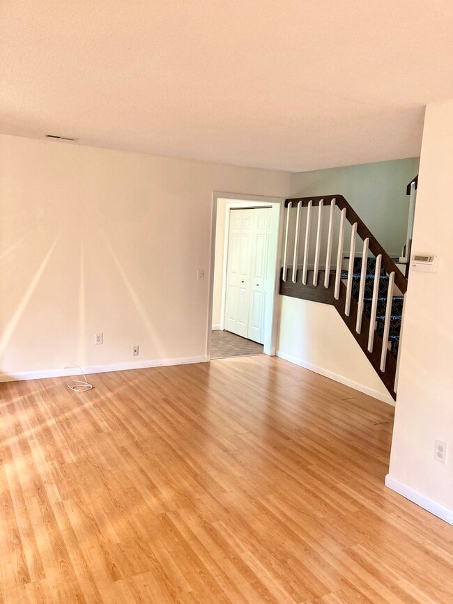 Building Photo - 156 E Grayling Ln