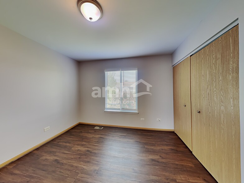 Building Photo - 347 Deering Ln