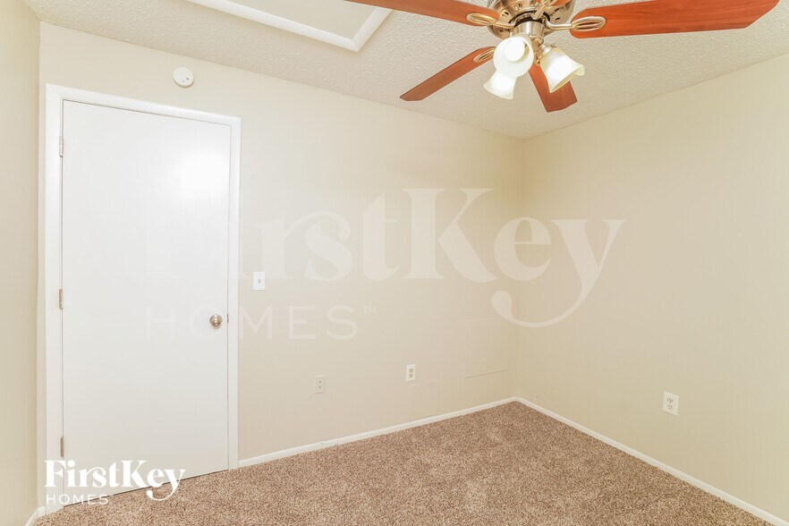 Building Photo - 3753 Willow Wisp Dr N