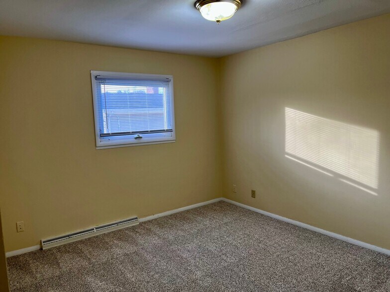 Building Photo - 221 Eisenhower Dr