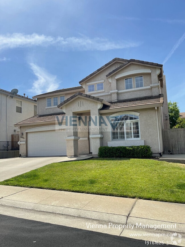 Building Photo - Spacious 3 Bedroom Home in Great Location