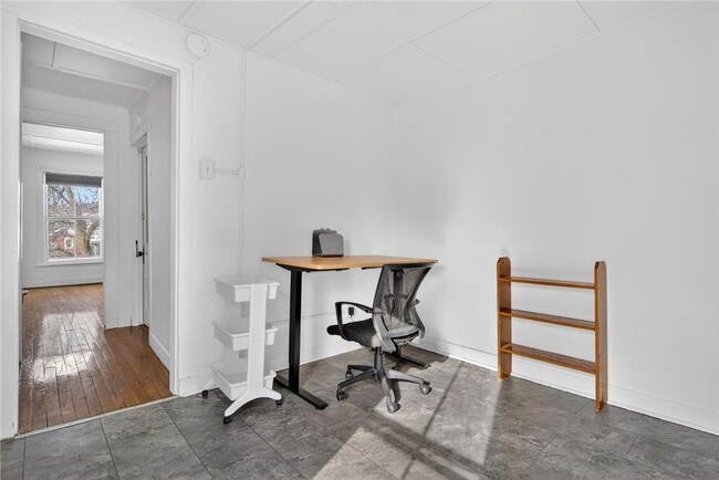 Building Photo - 607 N Cayuga St