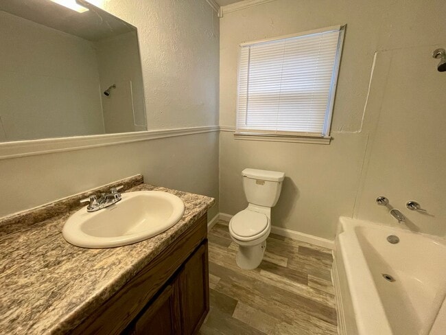 Building Photo - 2370 Hybrook Ln