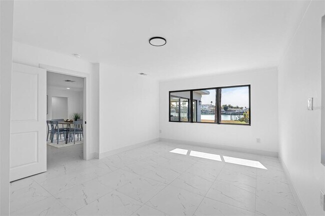 Building Photo - 475 115th Ave