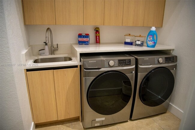 Building Photo - 1010 Joyce Ct