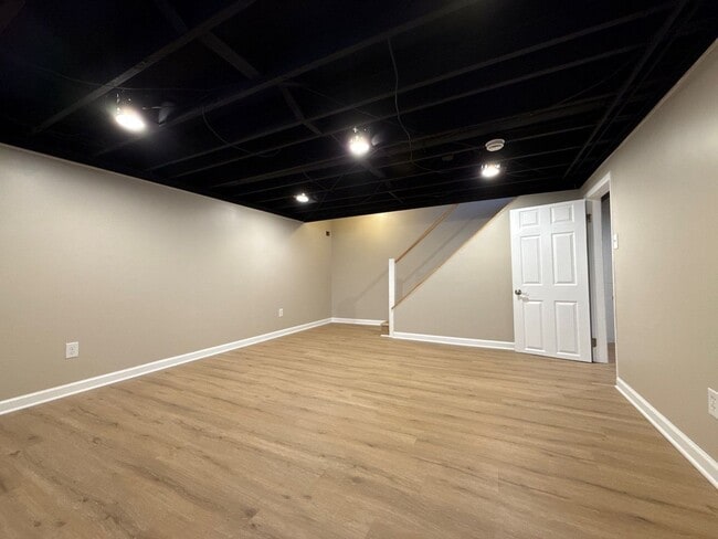 Building Photo - Beautiful 3 Bedroom 2 Bath House In Parkville