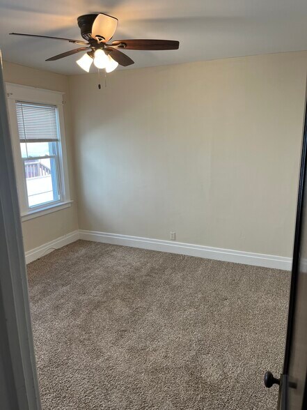 Building Photo - 481 McKinley Pky