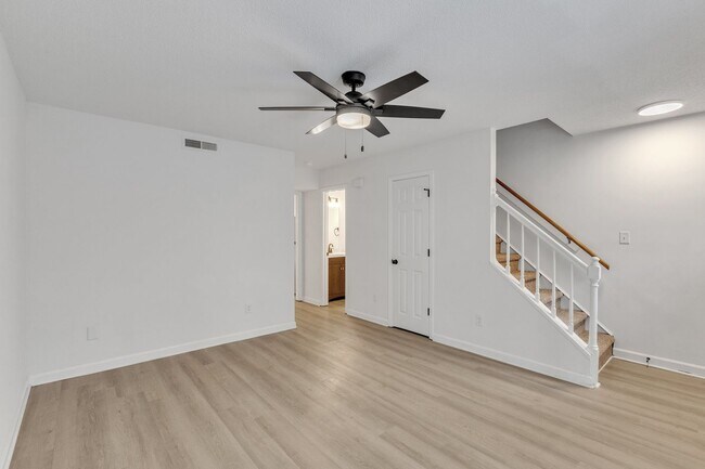 Building Photo - Fully Renovated Townhome - Downtown Wake Forest!